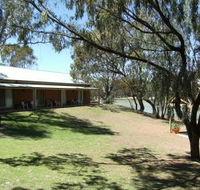 Euston Club Motel