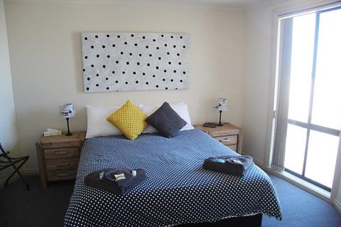 Cliff House Beachfront Villas - Holiday Find 0