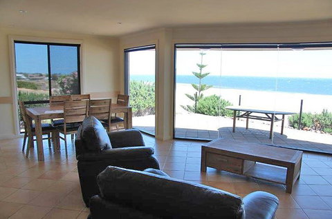 Cliff House Beachfront Villas - Holiday Find 1