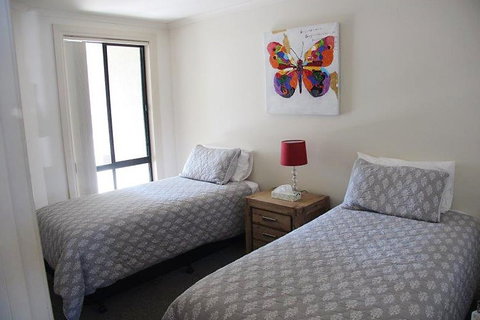 Cliff House Beachfront Villas - Holiday Find 3