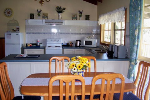 Sunflower Cottage - Holiday Find 1