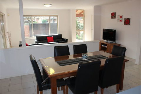 Adelaide Serviced Accommodation - Childers House - Holiday Find 5