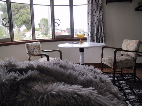 B&B Wodonga - Art Deco Accommodation - Holiday Find 1