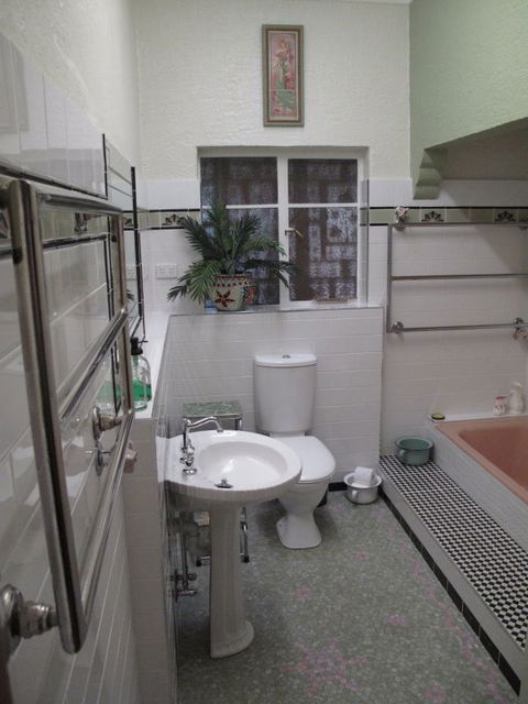 B&B Wodonga - Art Deco Accommodation - Holiday Find 8