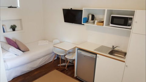 Belmont Palms Motel - Holiday Find 3