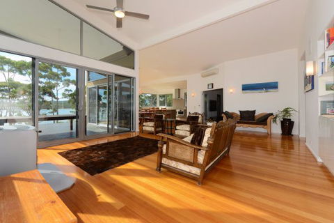 Cloudy Bay Lagoon Estate - Holiday Find 4