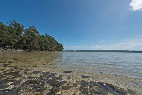 Cloudy Bay Lagoon Estate - Holiday Find 7