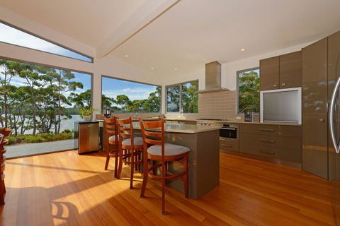 Cloudy Bay Lagoon Estate - Holiday Find 8