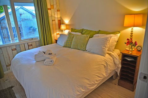 Mrs Simpson Cottage At Norala Garden - Holiday Find 1