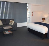 Penguin Seaside Motel - Holiday Find