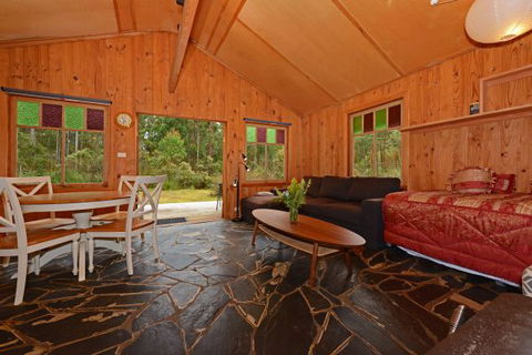 Saintys Creek Cottage - Holiday Find 3