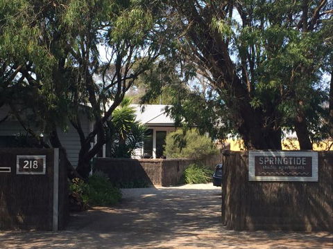 Springtide Studio Apartments - Holiday Find 4