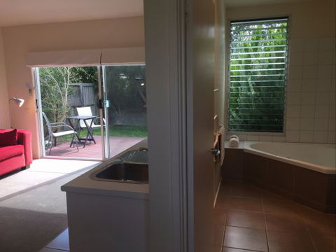 Springtide Studio Apartments - Holiday Find 6