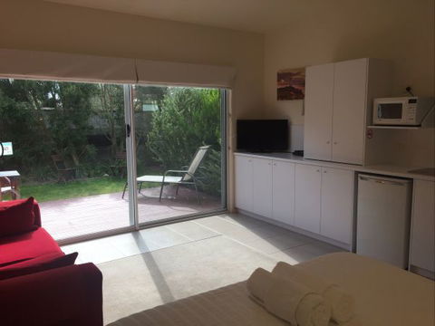 Springtide Studio Apartments - Holiday Find 7