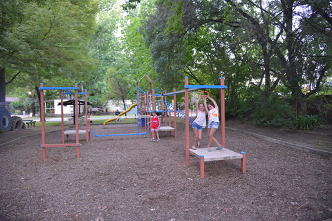 Ardern's Caravan Park Myrtleford - Holiday Find 4