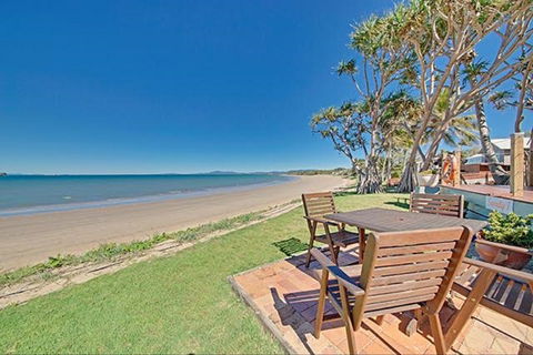 Beachfront Zilzie Holiday Home And Cottage - Holiday Find 0