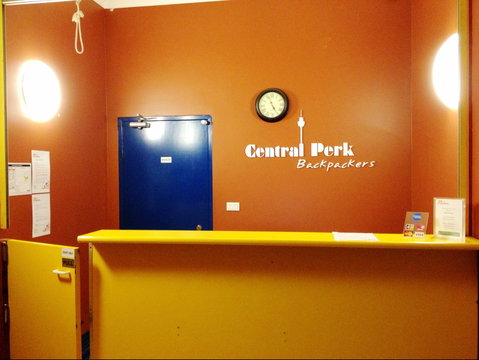 Central Perk Backpackers - Holiday Find 1