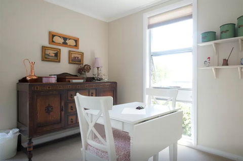 Every Man And His Dog Vineyard - Holiday Find 2