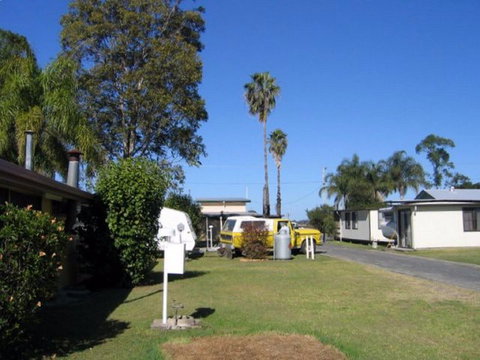 Browns Caravan Park - Holiday Find 0