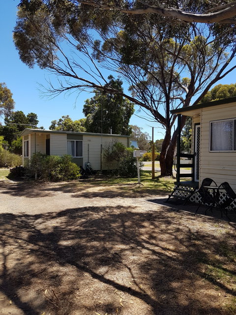 Kingscote Tourist Park And Family Units - Holiday Find 1