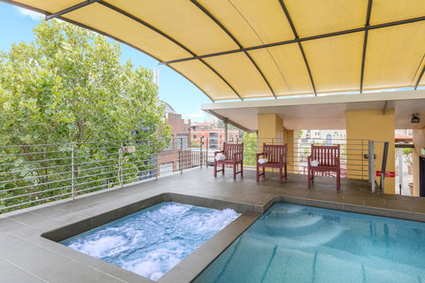 Nesuto Chippendale Apartment Hotel - Holiday Find 3