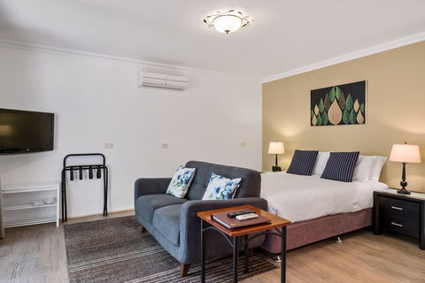 Oyster Cove Chalet - Holiday Find 1