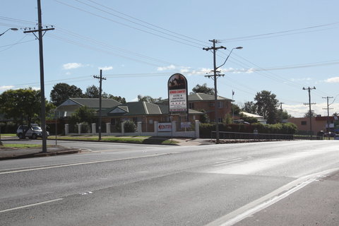 Across Country Motor Inn And Serviced Apartments - Holiday Find 0