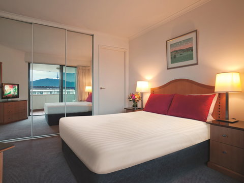 Adina Serviced Apartments Canberra James Court - Holiday Find 1