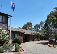 Cottonwood Lodge Motel - Holiday Find