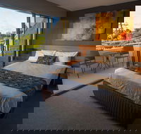 Gladstone Reef Hotel - Holiday Find