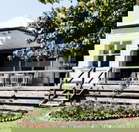 Rose Cottage with Vineyard Views - Holiday Find