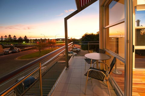 Semaphore Blue Apartments - Holiday Find 1