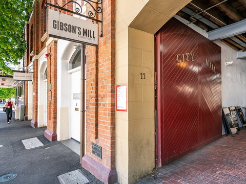 Sullivans Cove Apartments - Gibsons Mill - Holiday Find 2