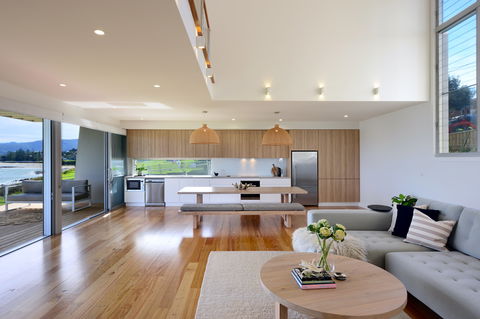 Absolute Waterfront Gerroa - Holiday Find 2