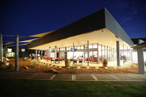 Crowne Plaza Alice Springs Lasseters - Holiday Find 1