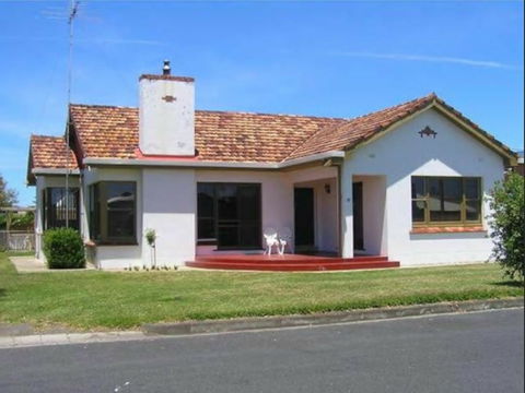 Gillian On Meylin - Holiday Find 0