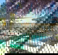 Must Love Dogs BB and Self-Contained Cottage - Holiday Find