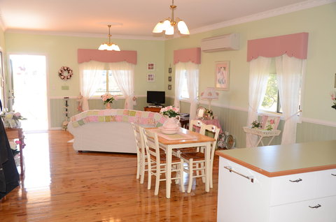 Milford Country Cottages - Holiday Find 1