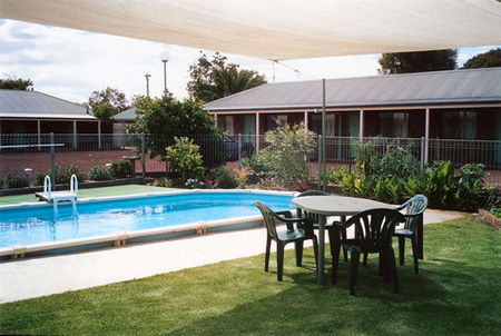 Barham Colonial Motel - Holiday Find 1