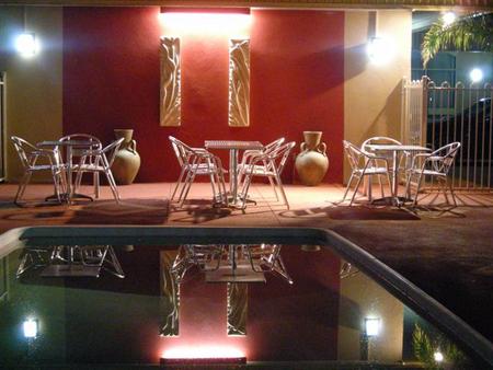 Desert Sand Motor Inn - Holiday Find 1