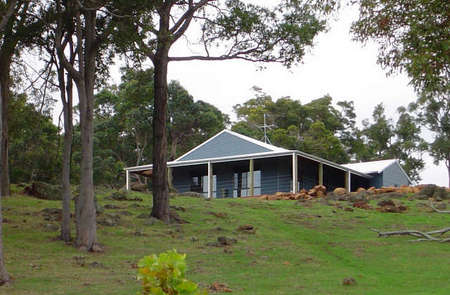 Vista Ridge Estate - Top Paddock Cottage - Holiday Find 0