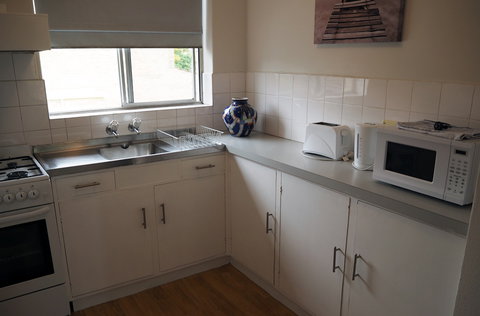 Budget Apartments Como South Perth - Holiday Find 5