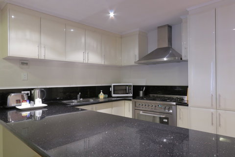 Antonas Verandah Apartments - Holiday Find 4