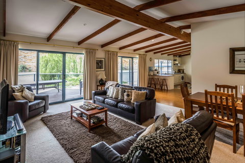 3077 Purnong - River  Shack Rentals - Holiday Find 1