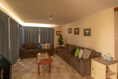 78  River Lane Mannum -River Shack Rentals - Holiday Find 2