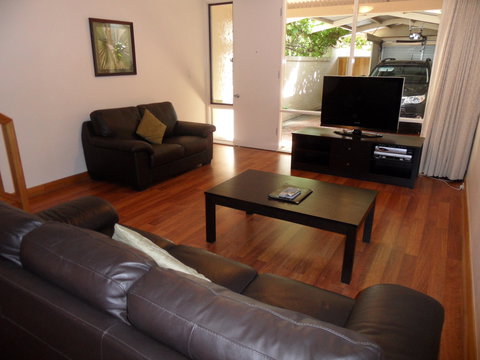 Adelaide Serviced Accommodation - Archer Townhouse - Holiday Find 0