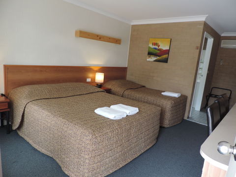 Alexander Motor Inn Moree - Holiday Find 1
