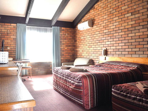 All Travellers Motor Inn - Holiday Find 1