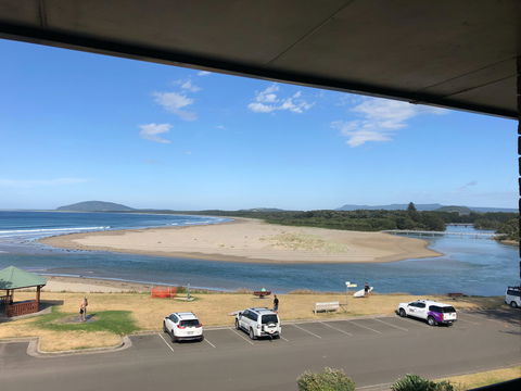 Beachfront Apartment - Holiday Find 0