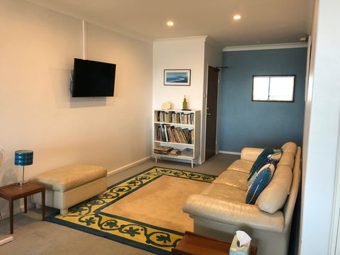 Beachfront Apartment - Holiday Find 1